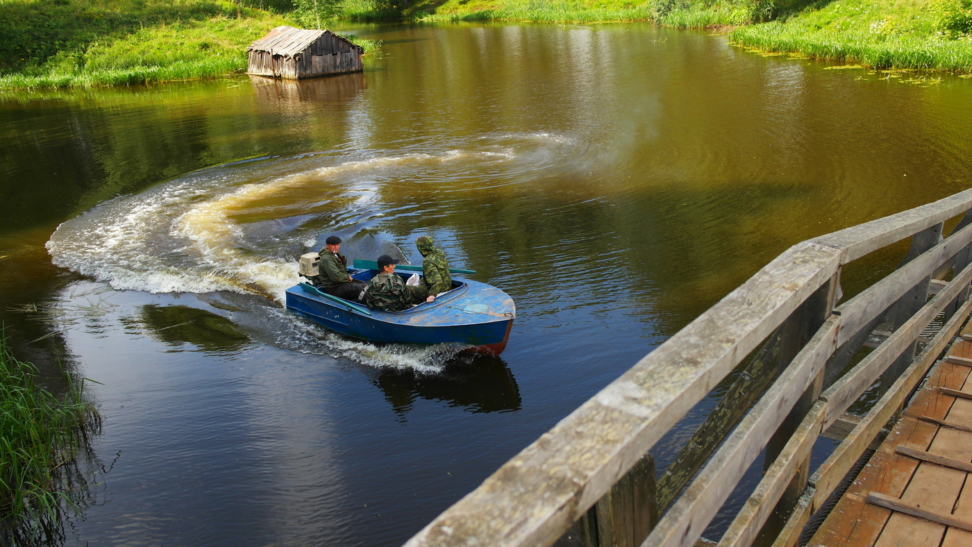 На острова.