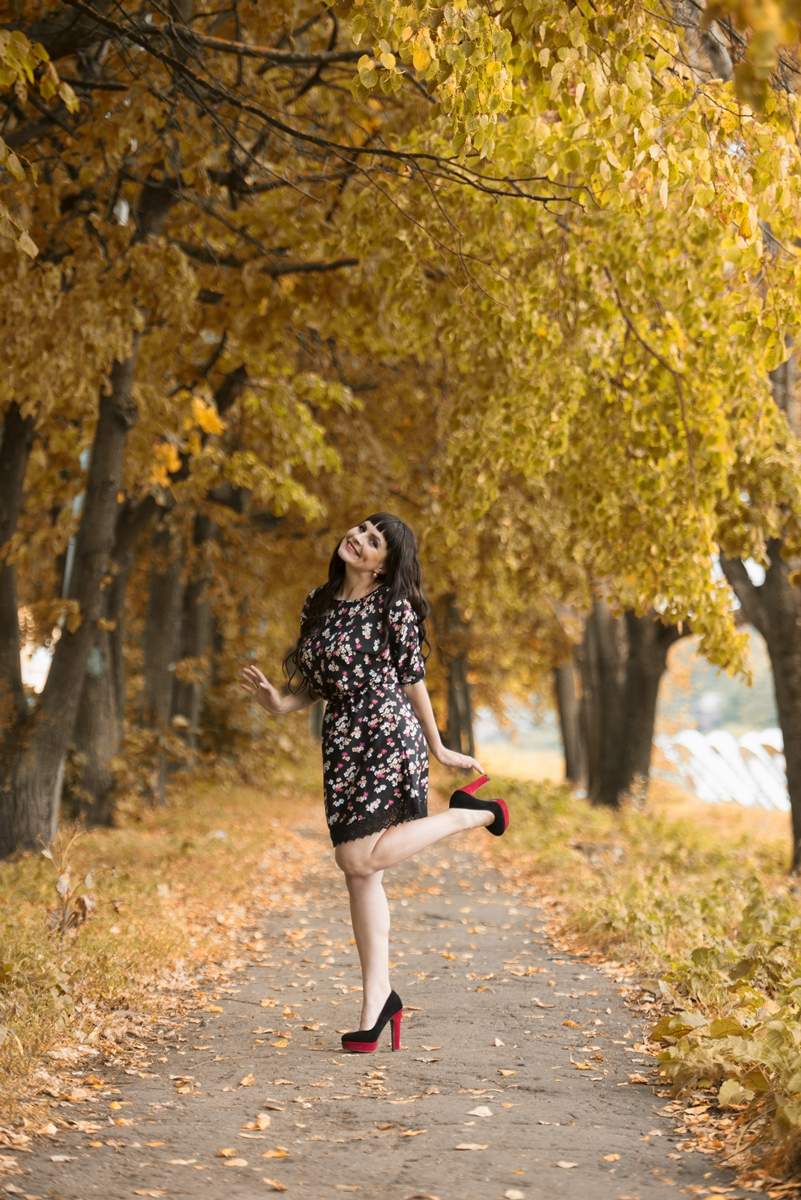 Цокая по аллее