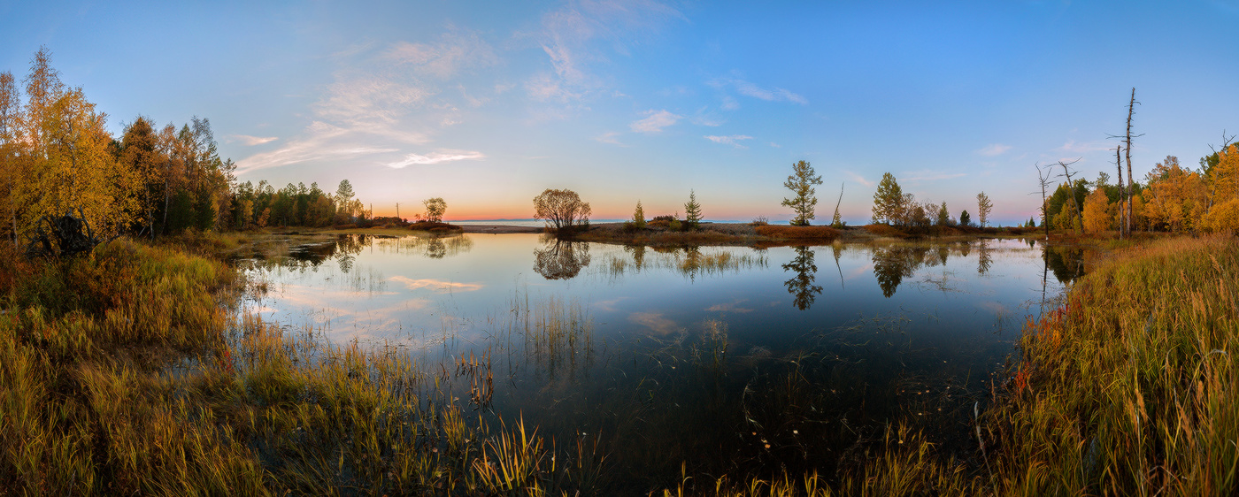 Пунктир берега.