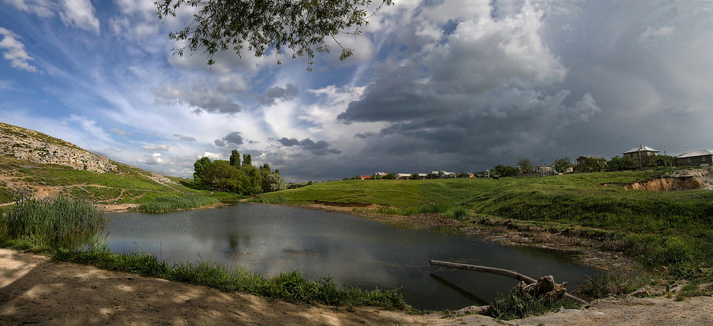 За околицей.