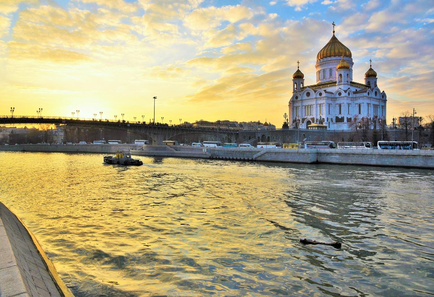 Близился вечер ...