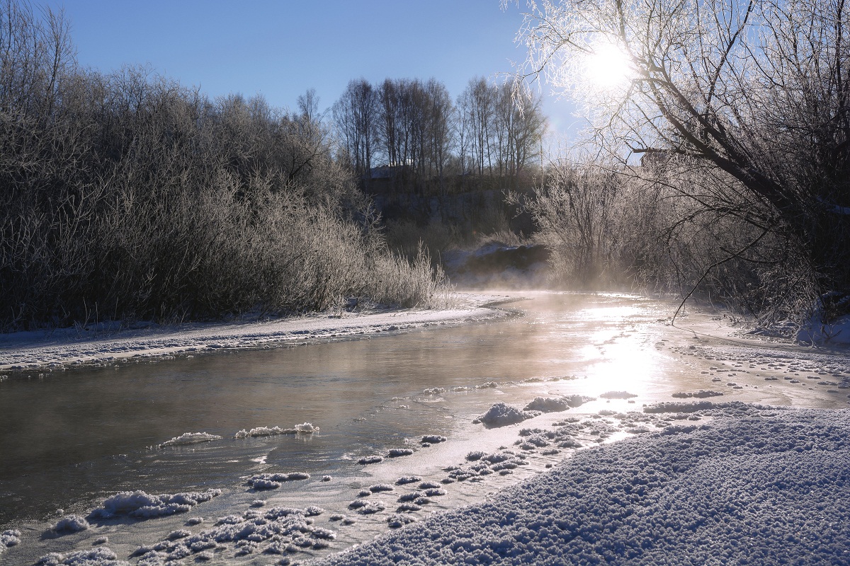 Морозным утром.