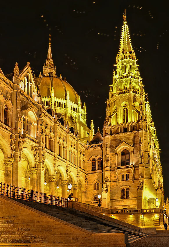 Вечерняя прогулка около венгерского Парламента