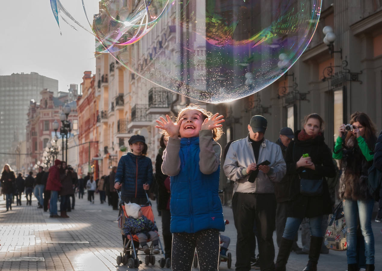 Хрупкий мир в руках