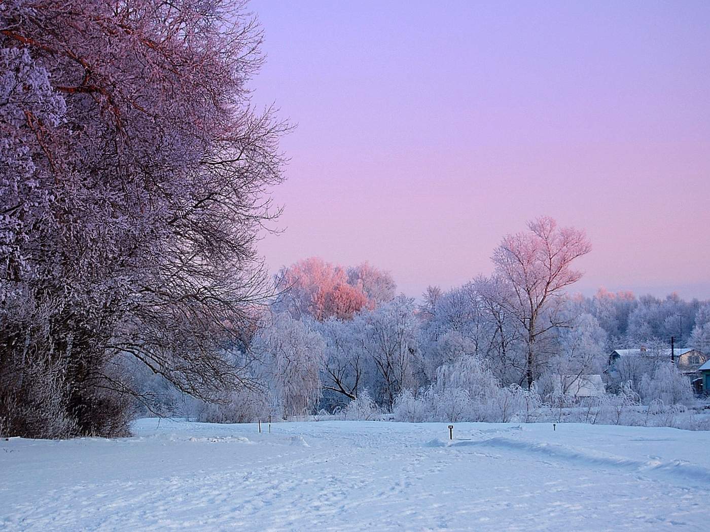 Вечереет в зимней деревне