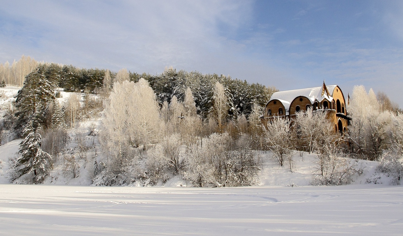 В серебристом инее