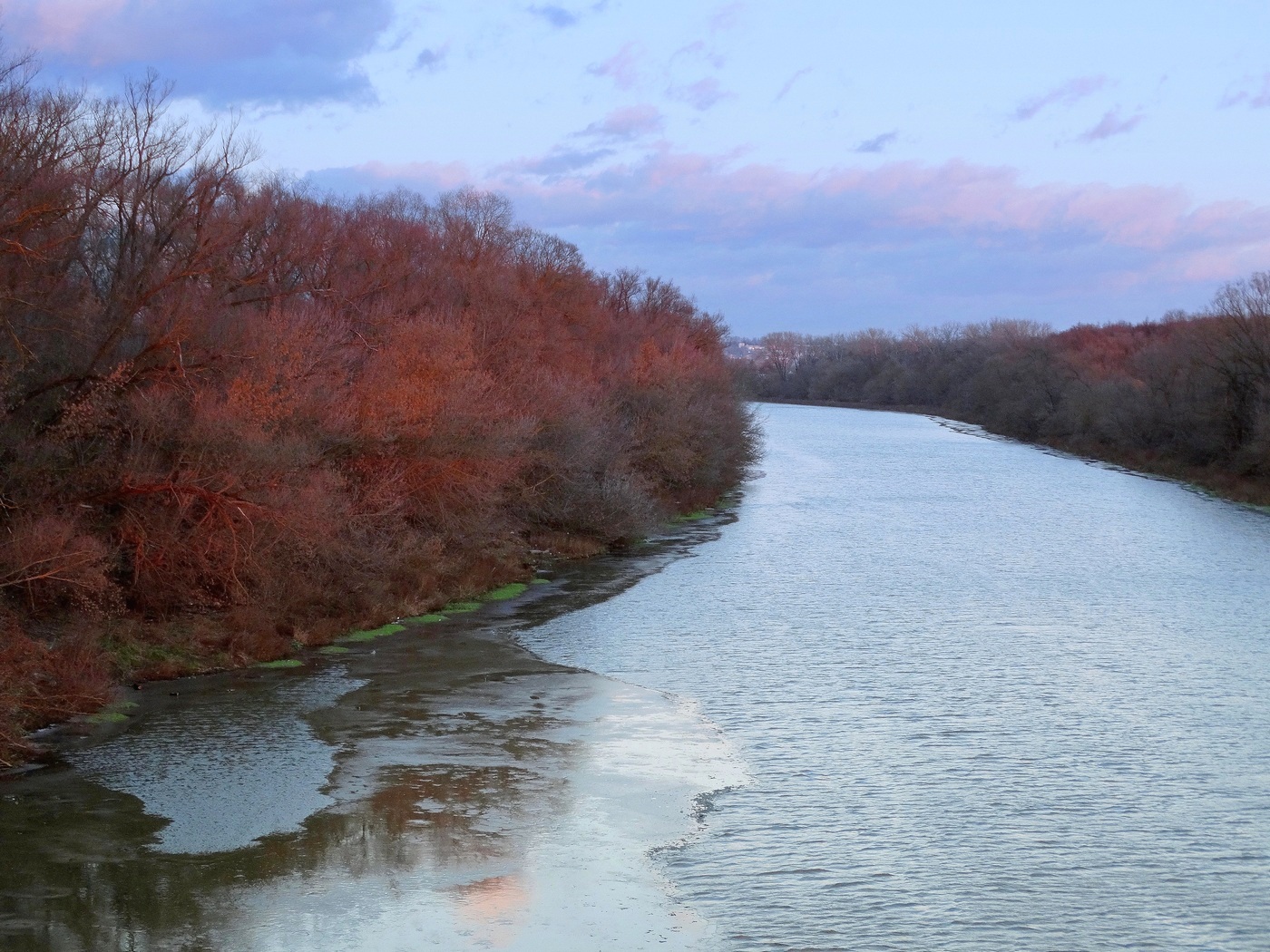 Ока покрывается льдом