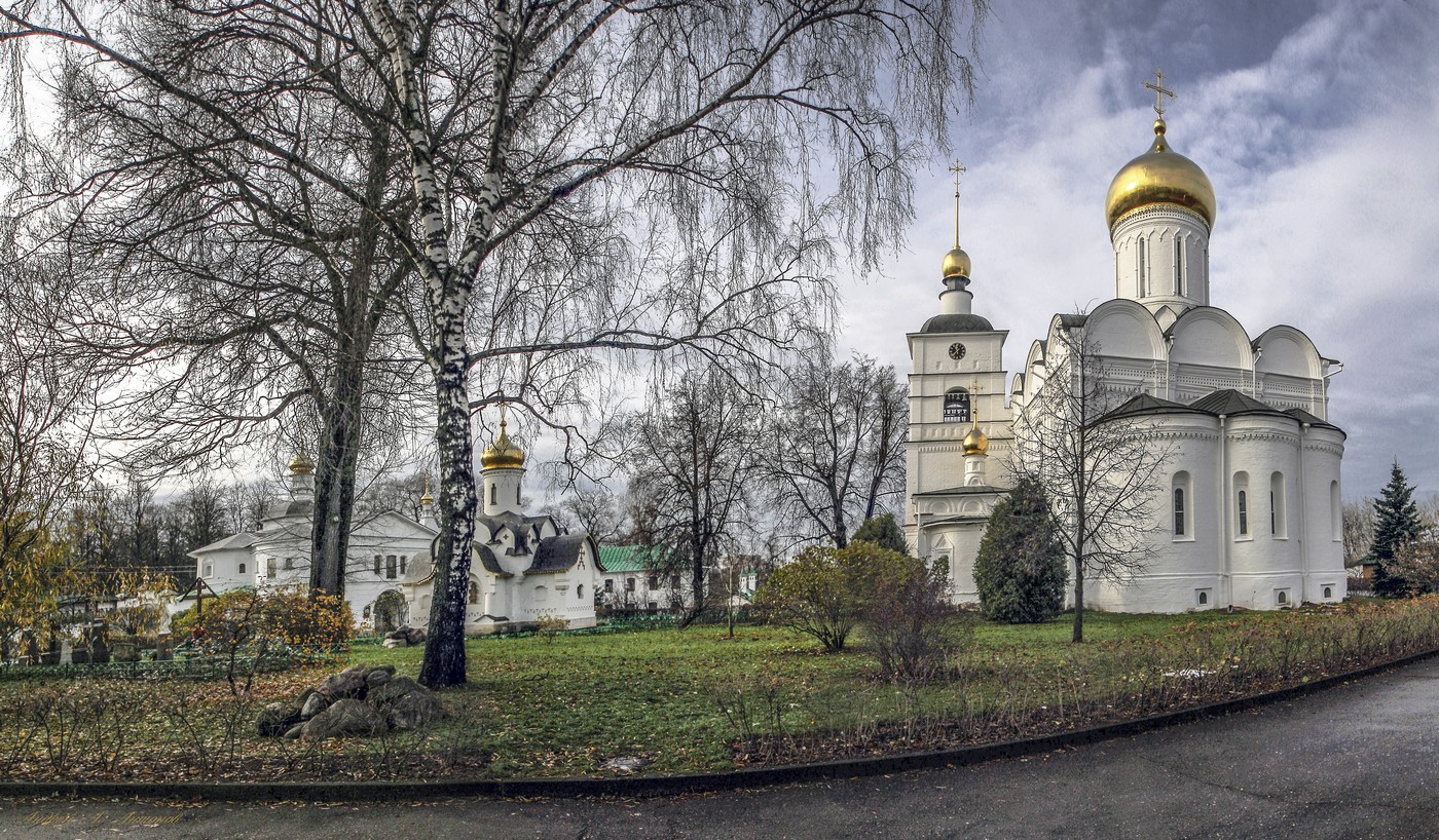 В монастыре