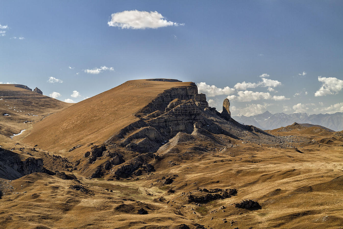 Научись у камней молчанию.....