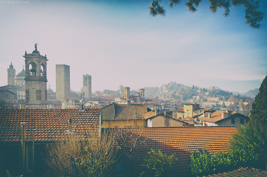 Saluti da assolata città di Bergamo, Italy