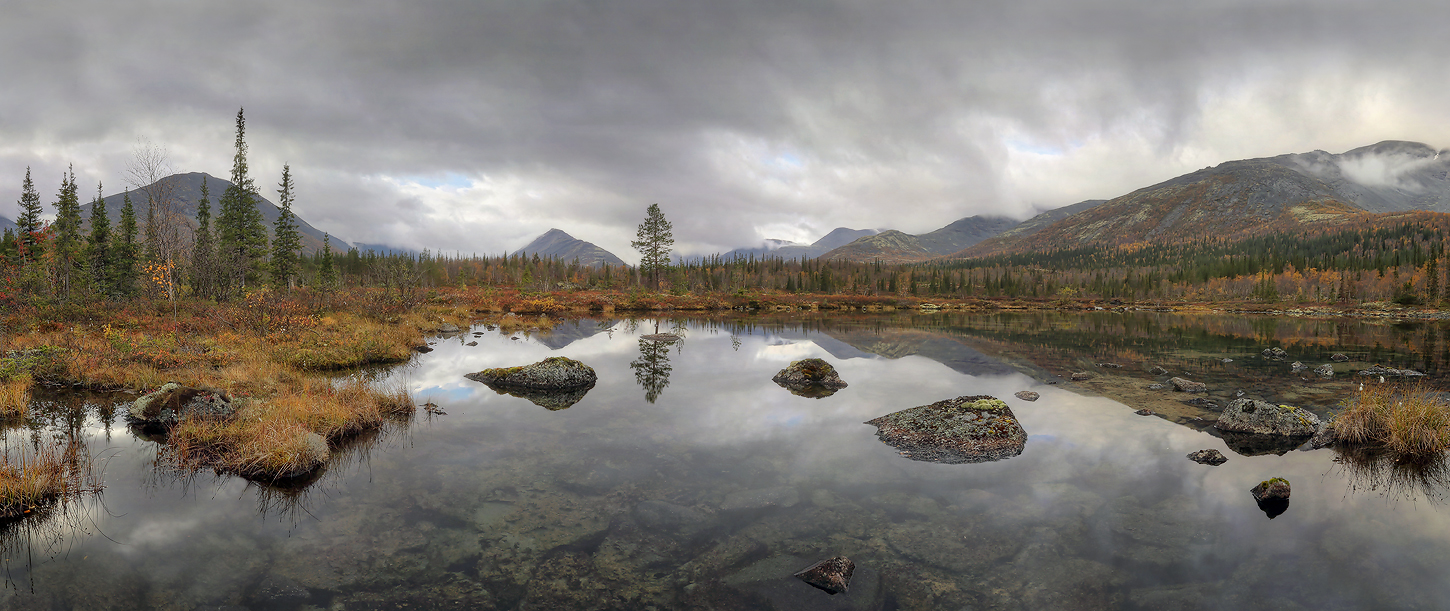 Хибины. Полигональное озеро