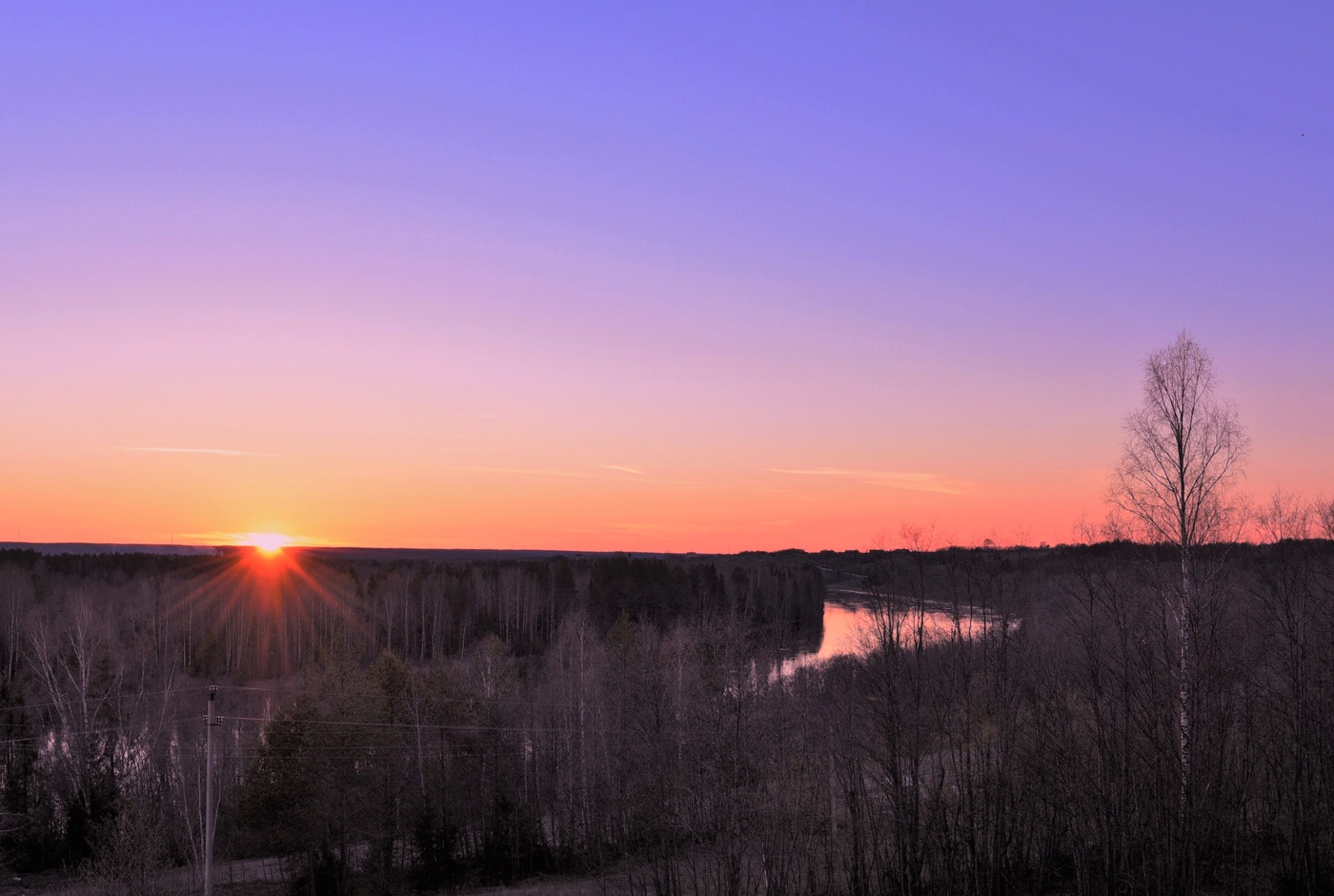 "Лижут сумерки золото солнца..."