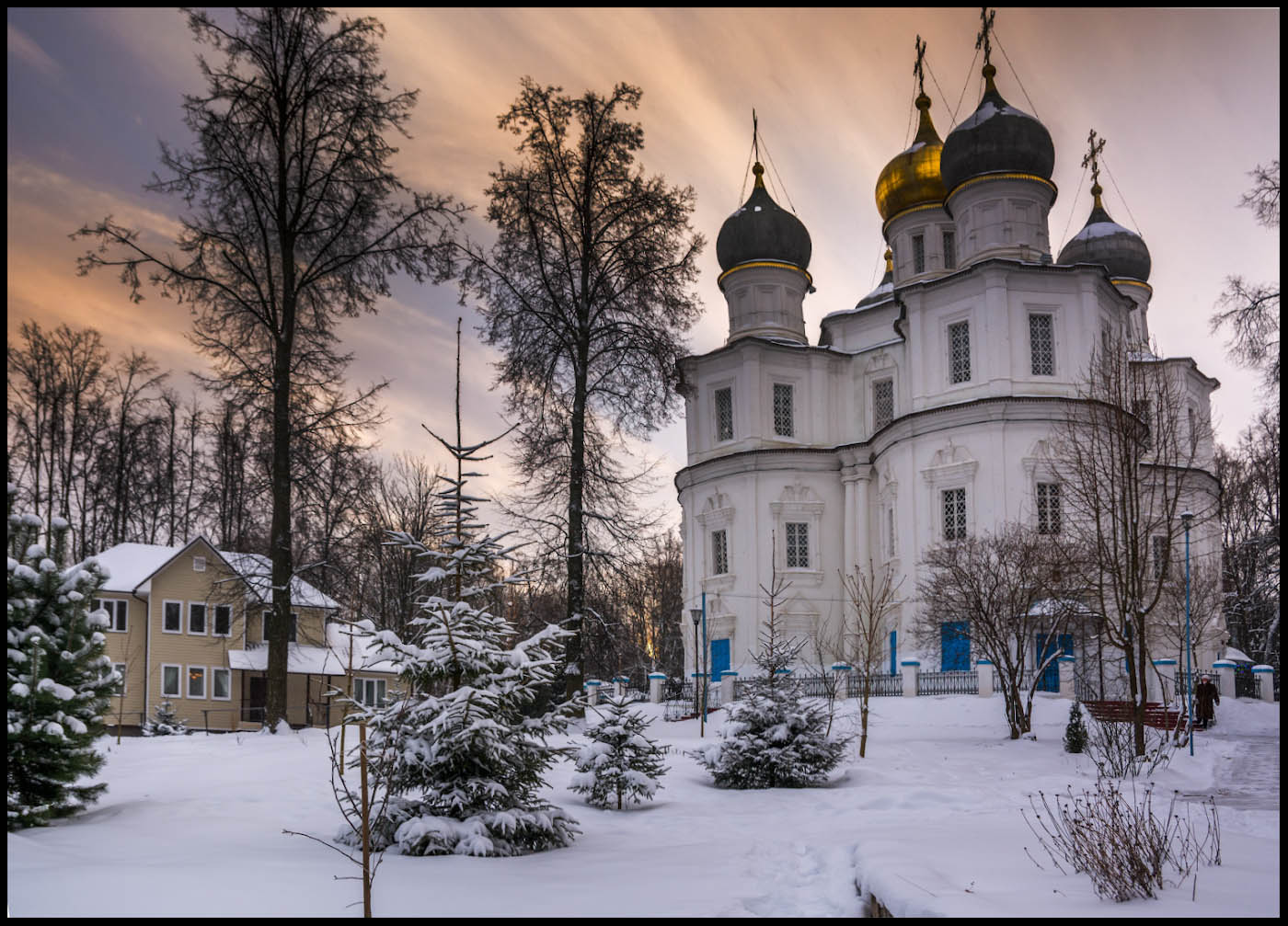 Утро над храмом