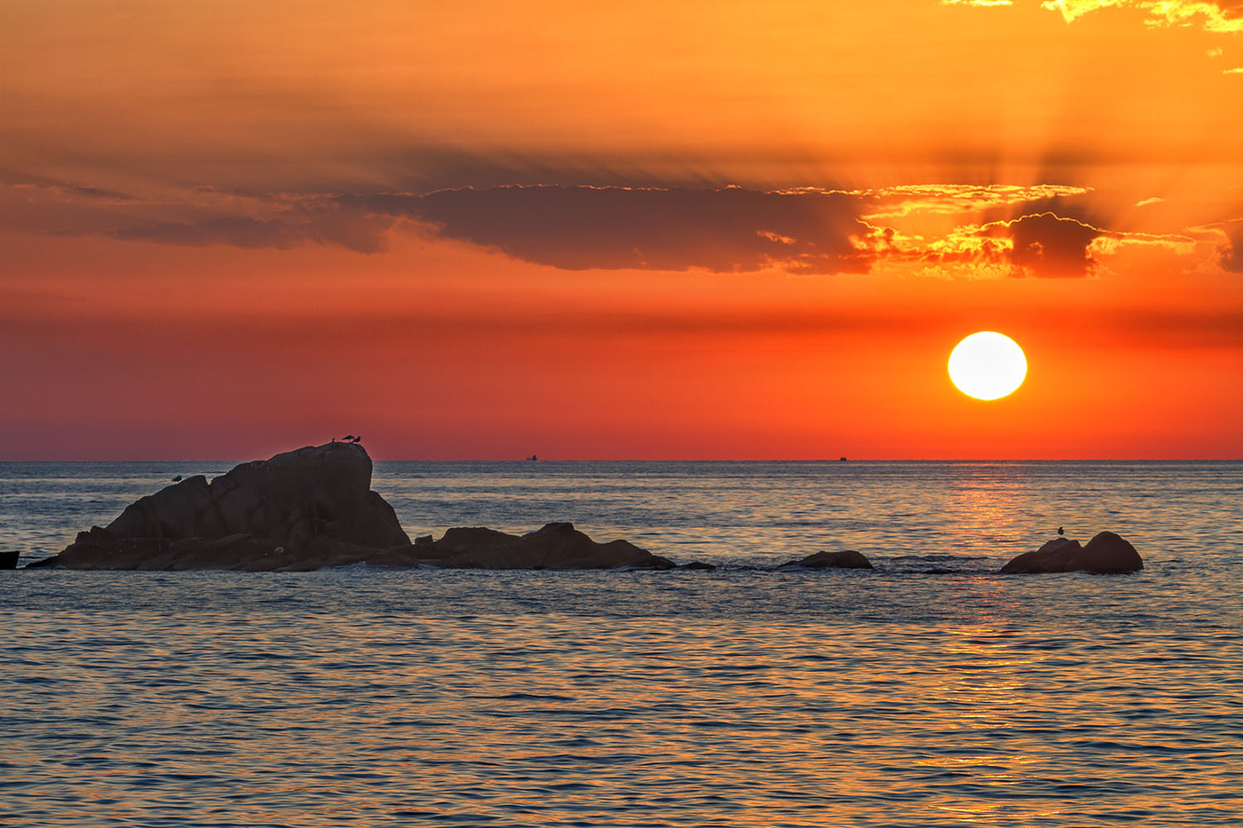 Закат на море...