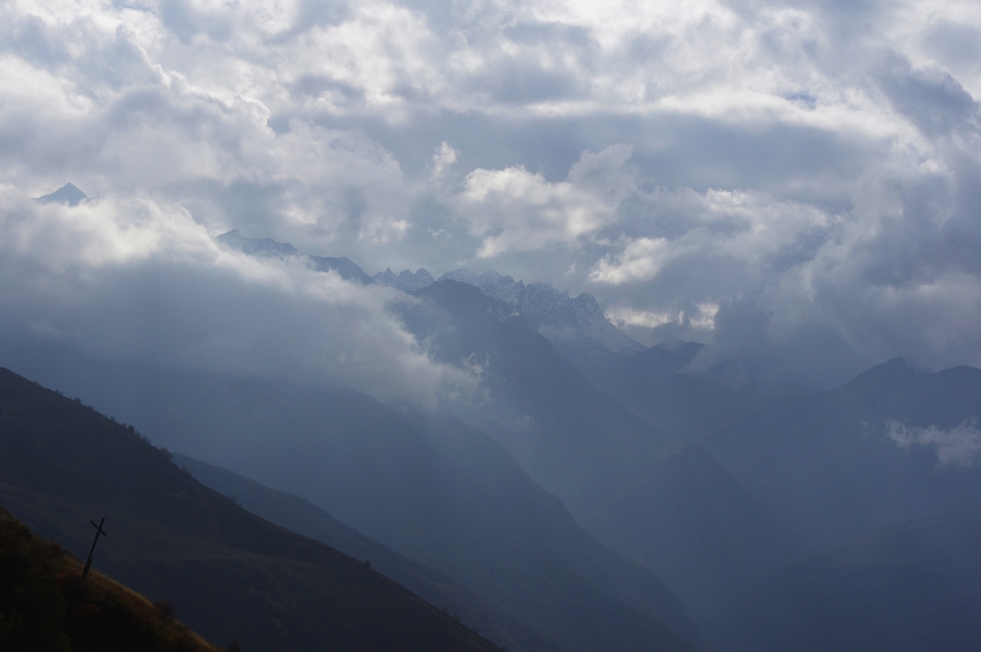 Горы, тучи.