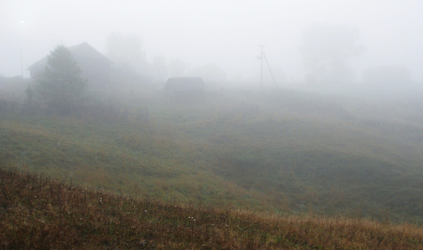 Деревня растворялась в тумане ...