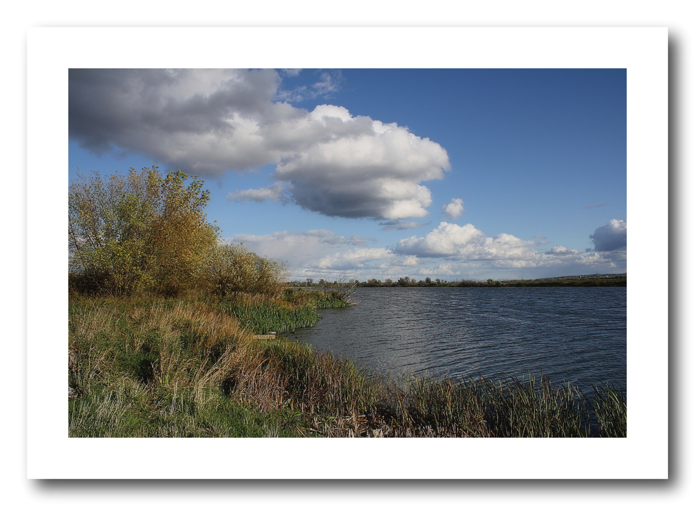 осенней прохладой