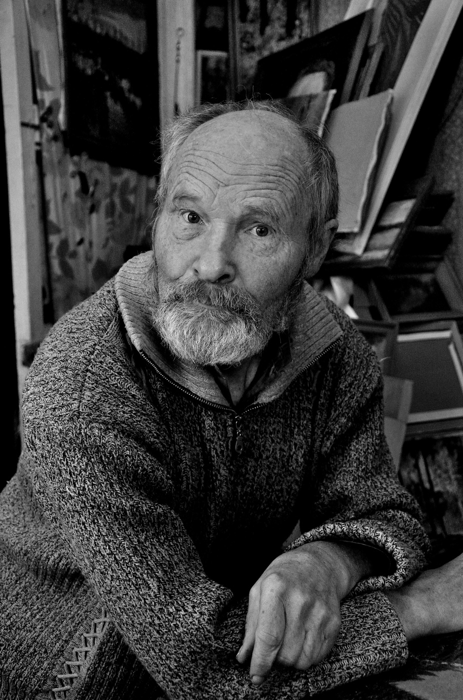 Иван Дашко у себя в мастерской. 2015 г.