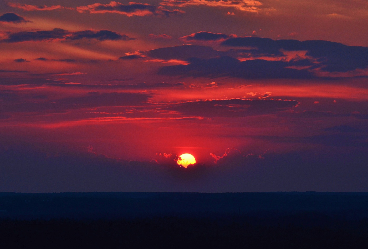 "Вечер черные брови насопил..."