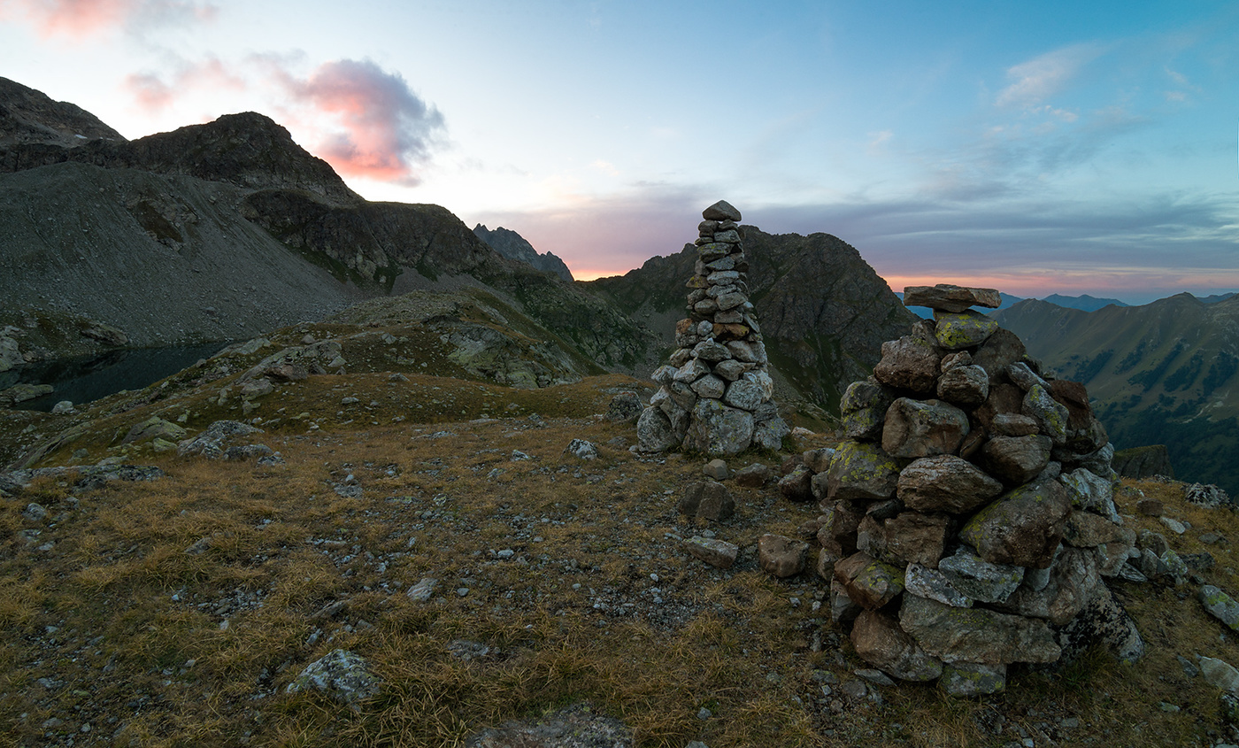 Закат у камней
