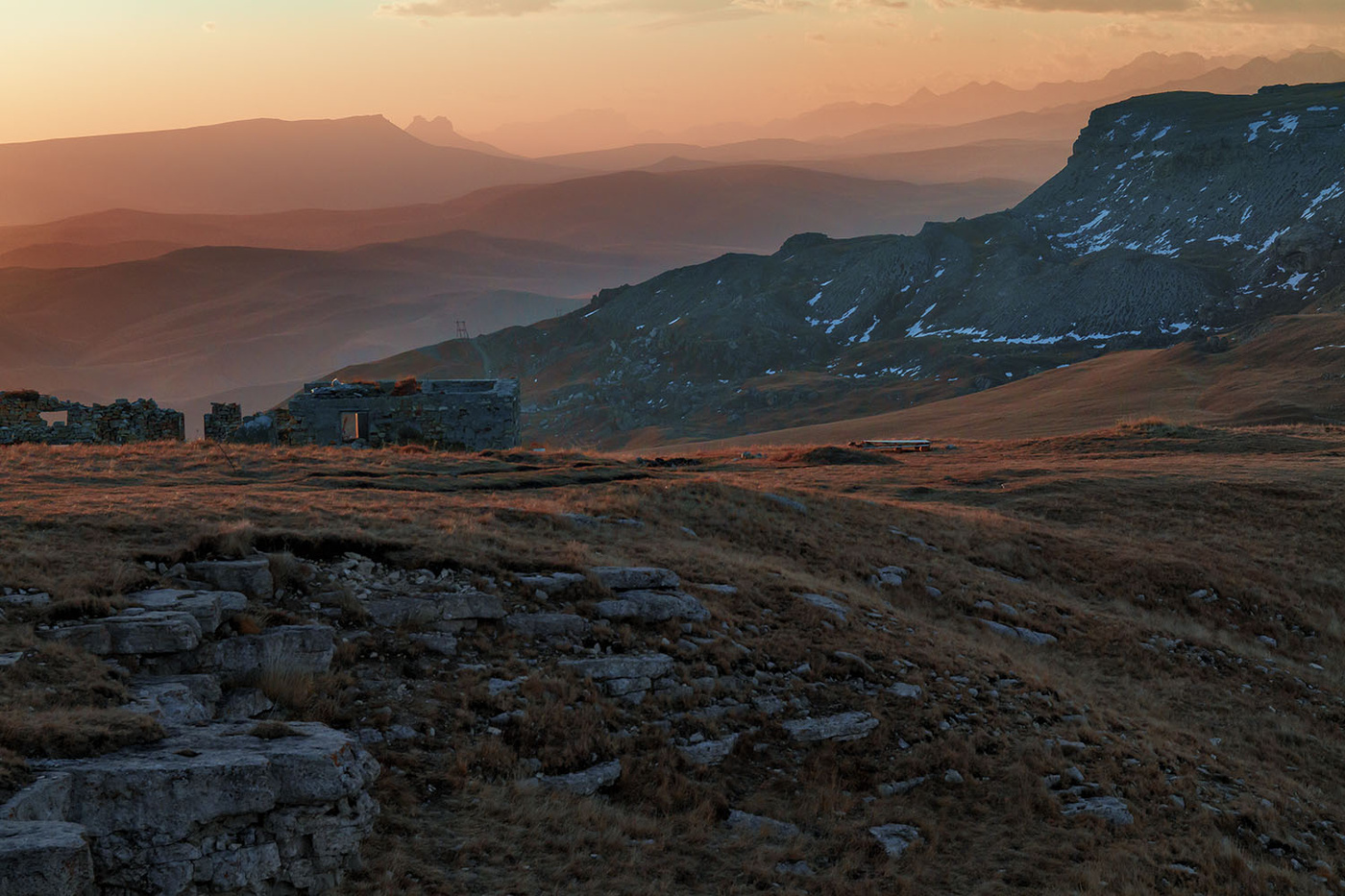 Утро.Развалины...
