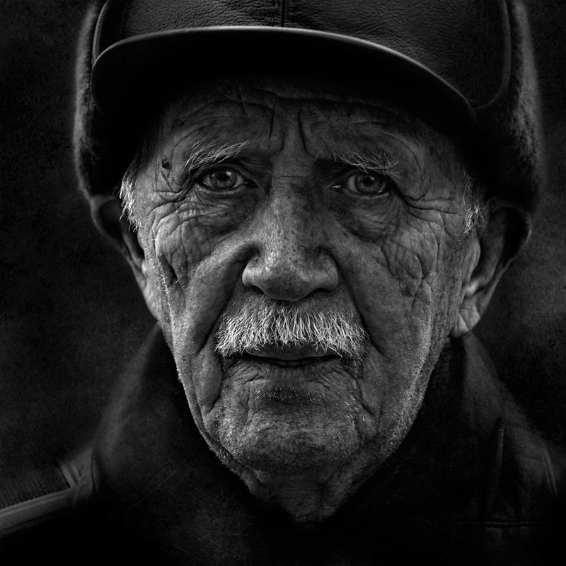 а в глазах уже печаль