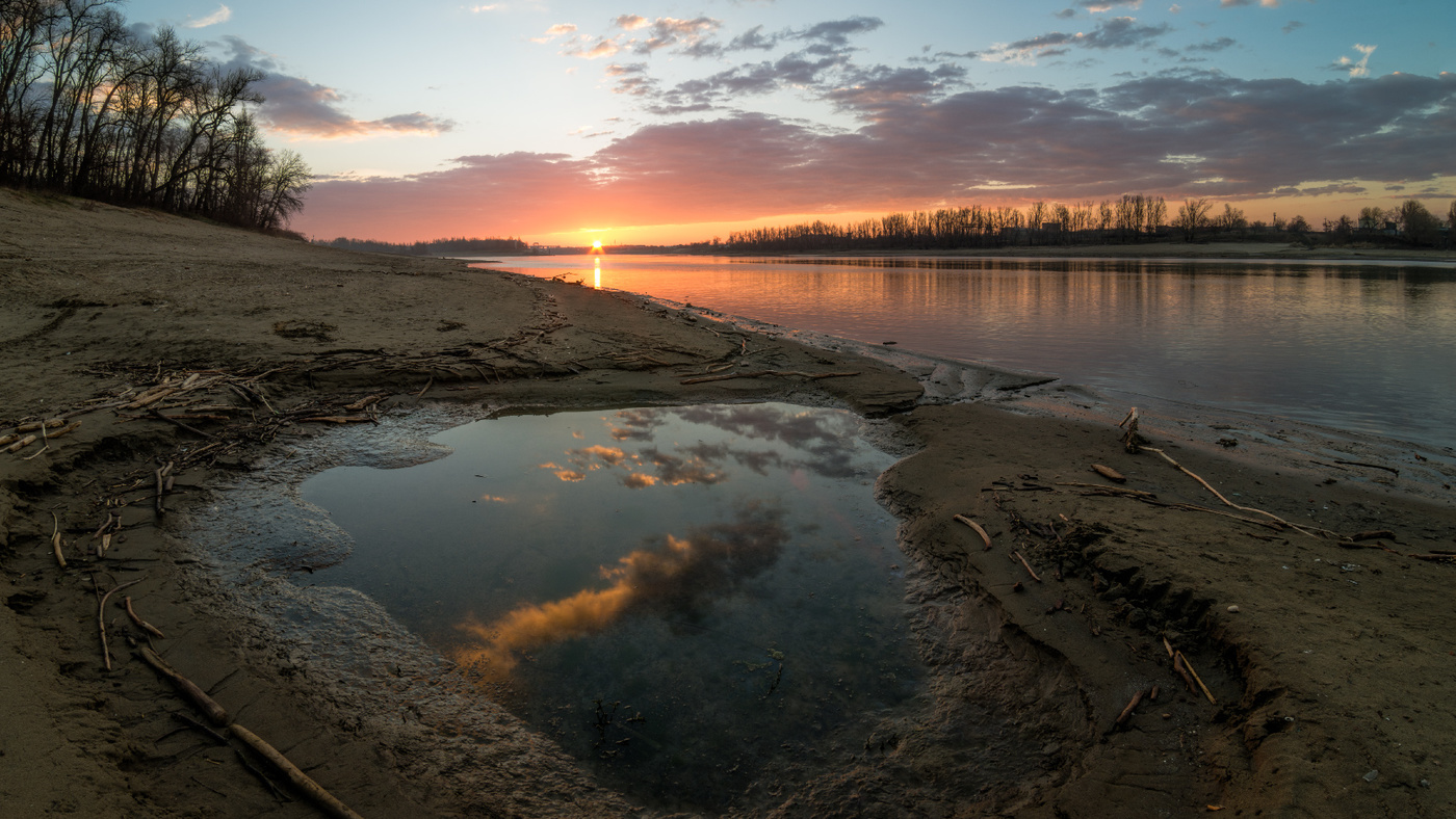 Солнце встаёт ( Калюжка з хмаркою )