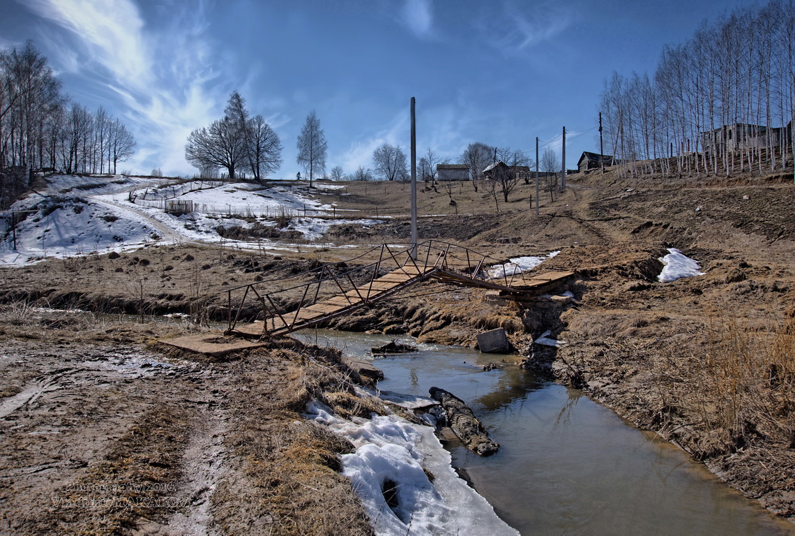 Весна у старого мостка