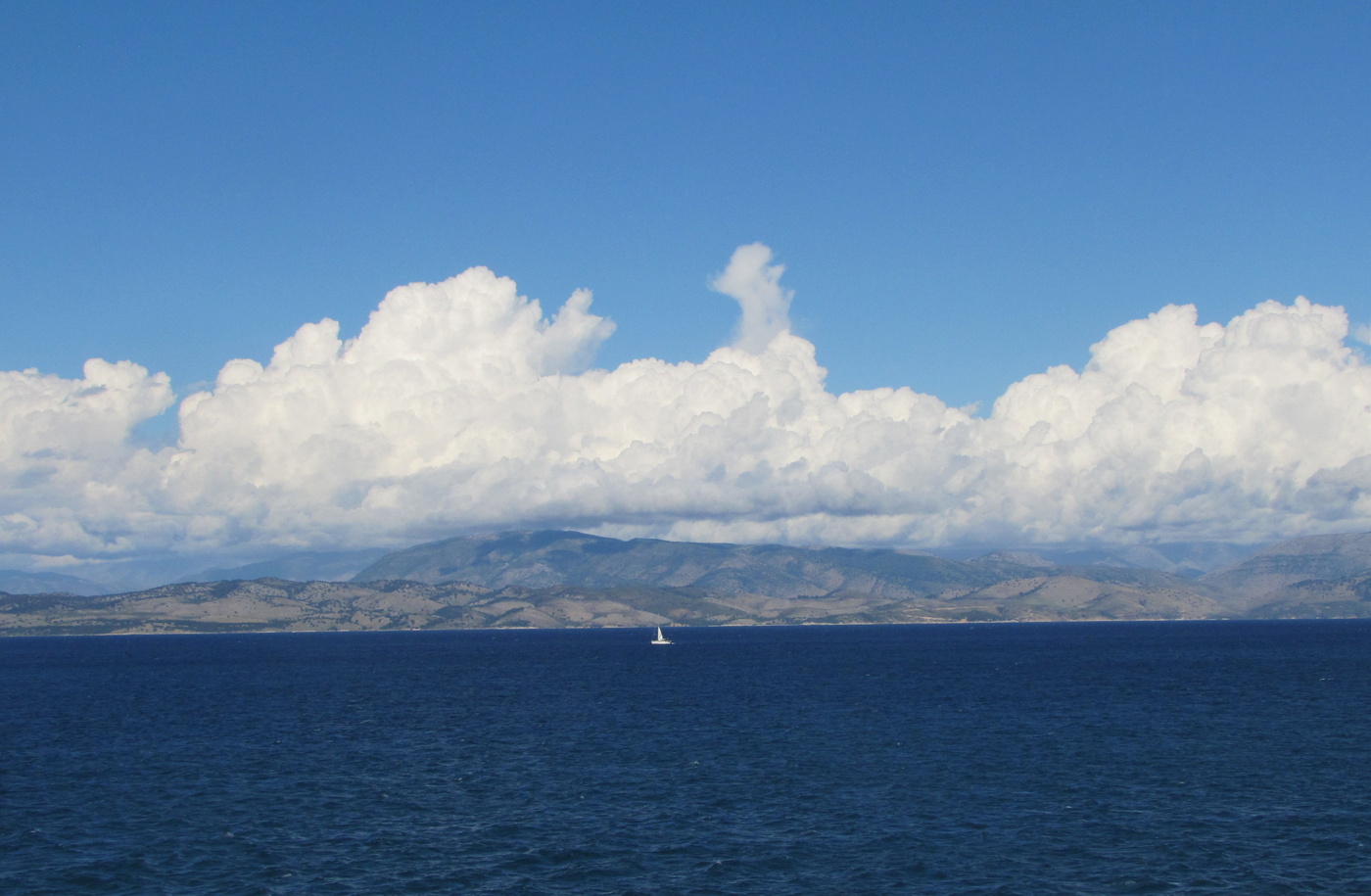 *Белеет парус**