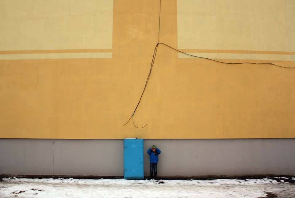 Стенка и мальчик