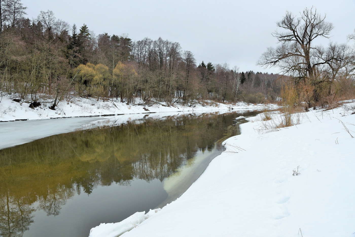 "Еще в полях белеет снег..."