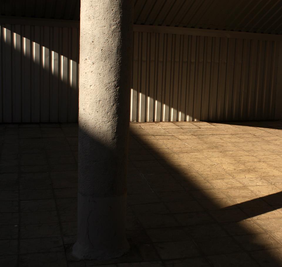 столб и тень