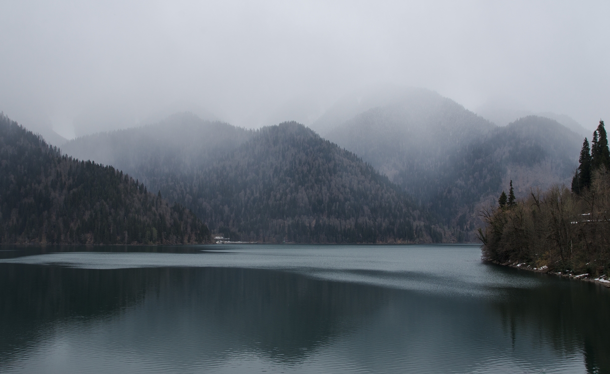 Абхазия. Мартовская таинственность озера Рица...