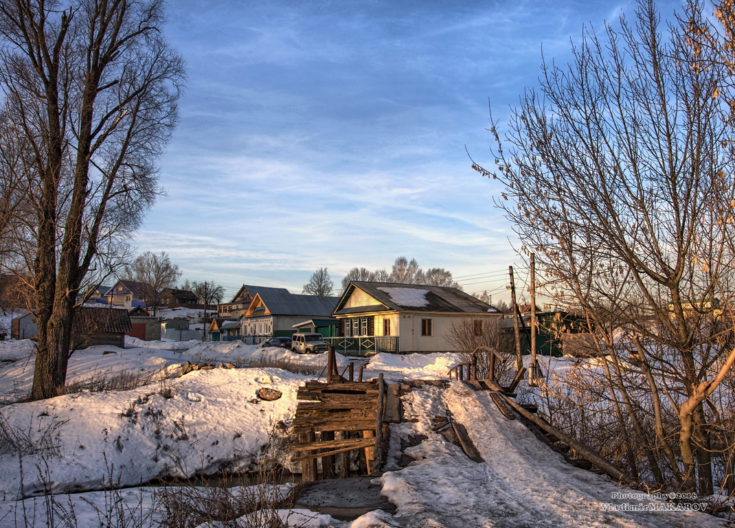 Март. Знакомый мост.