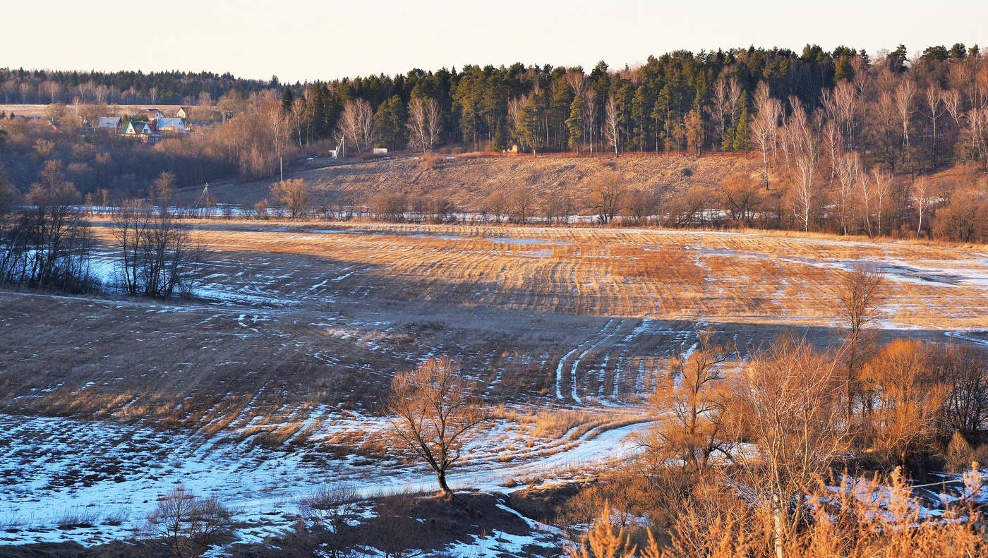 "Уж оттепельный меркнет день..."