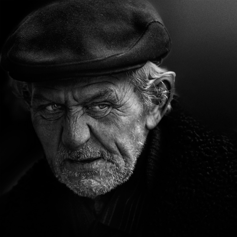 - схорониться мне надо