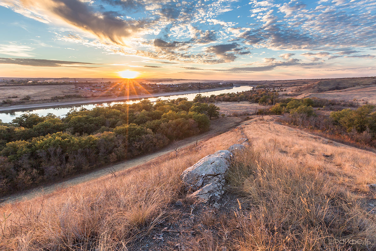 Осенний закат над хутором Богданов