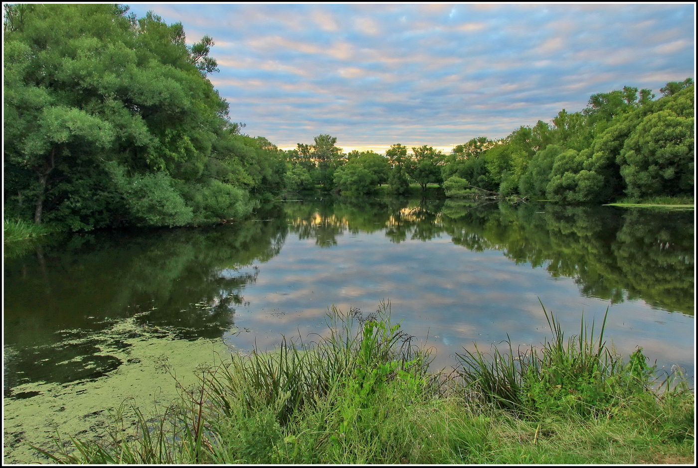 тихий вечер у реки