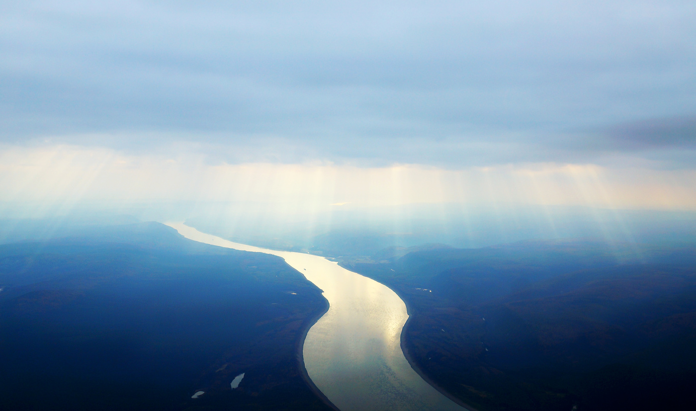 Течет река Лена