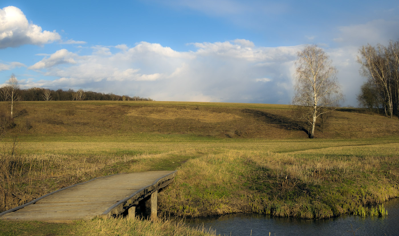 Апрельским вечером.
