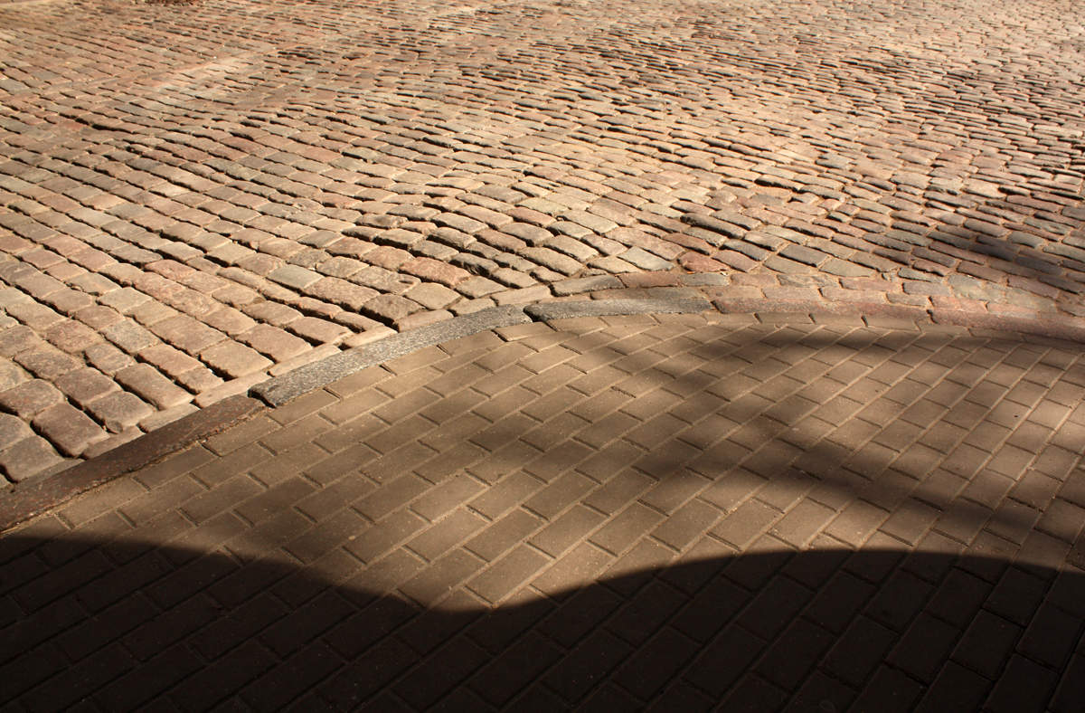 Тротуар, тень