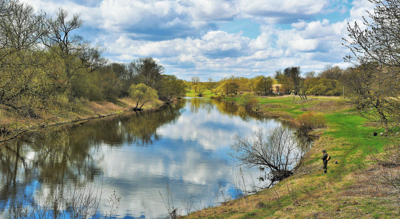 Течет река ...
