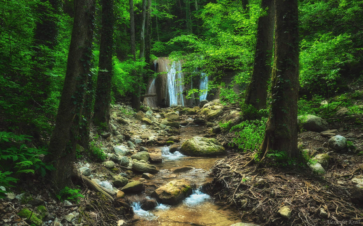 К водопаду...