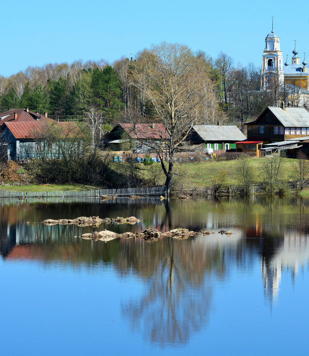 Далеко от Москвы ...