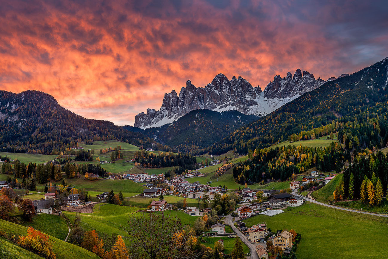 Над горами горят небеса