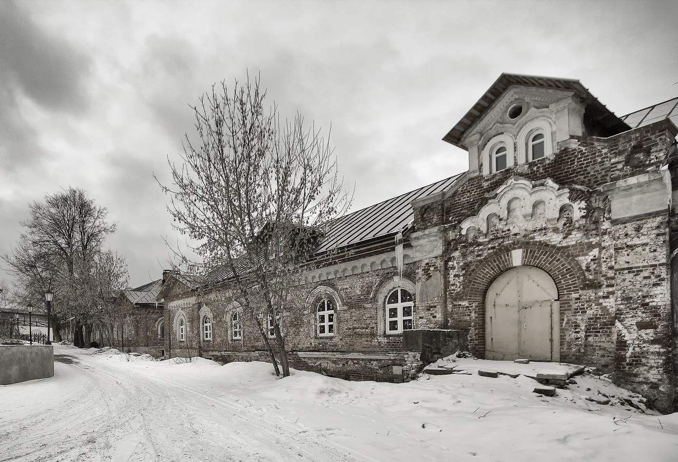 В монастыре...