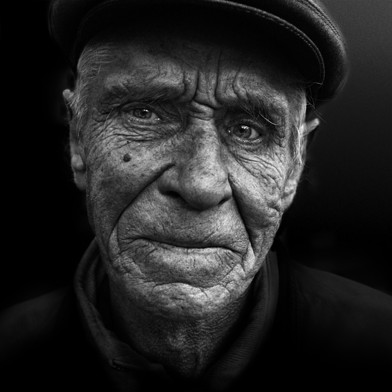 - Банки рубль берегут