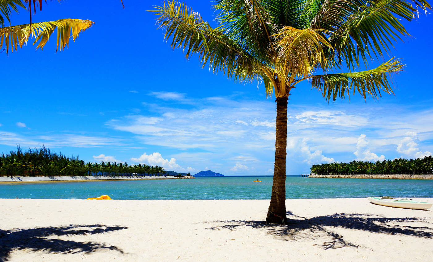 Белый песок