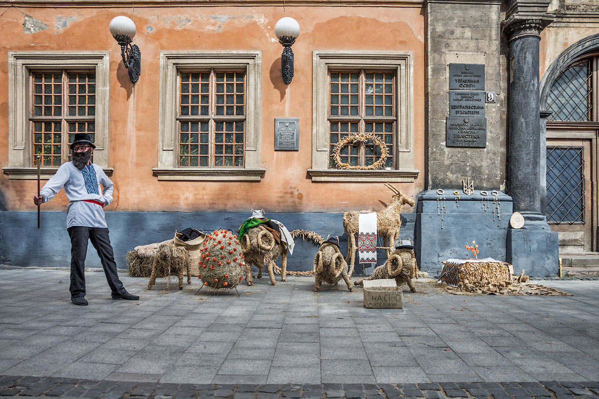 Жили у дедушки соломенные козлик и барашки...