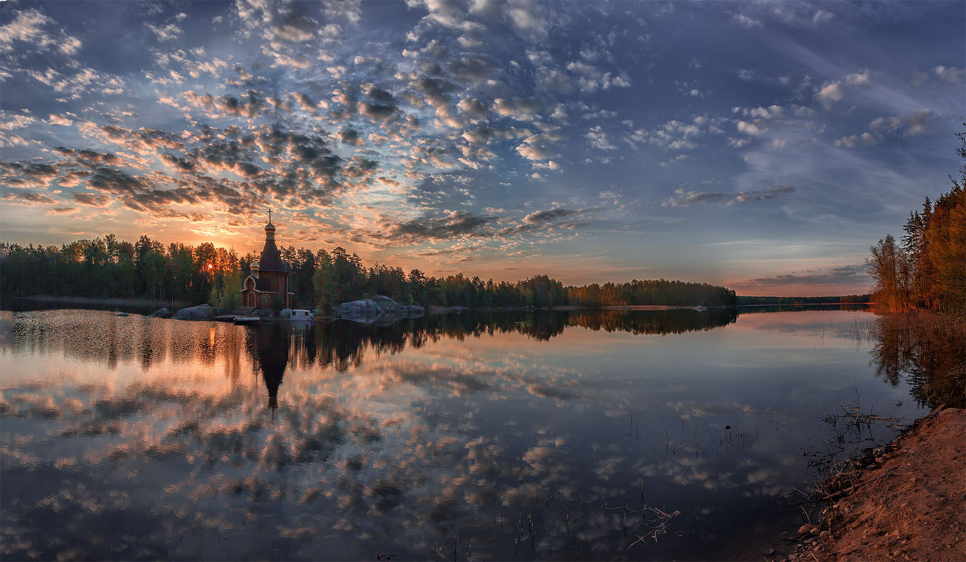 Рассвет на озере...